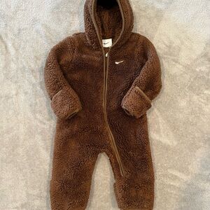 EUC 6M Nike Sherpa Bunting in Brown